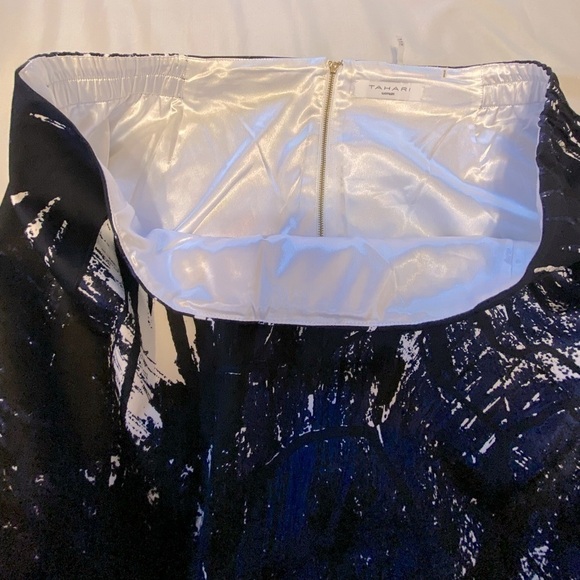 Tahari Skirt Midi Abstract Tropical White/Blue, Size 20 - Picture 10 of 14